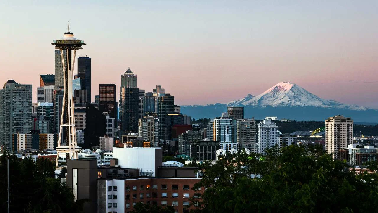 Ready to wander beyond the city? Discover 10 incredible weekend getaways from Seattle — from islands and alpine lakes to forests and cozy mountain towns.